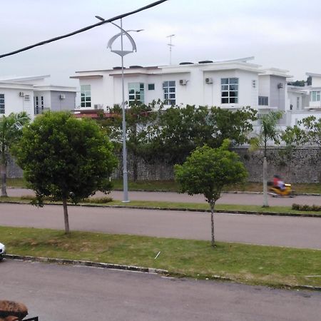 Dkamar Homestay At Desaru, Fully Aircond, Wifi, Coway, Street View 4 Min To Desaru Beach Kangkar Chemaran 외부 사진